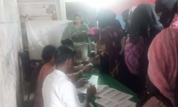 Candidate’s agents openly rigging votes