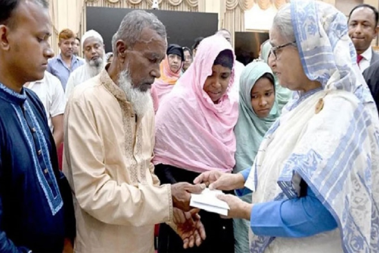 Relatives of Quota movement victims break down in tears, Prime Minister joins them in grief