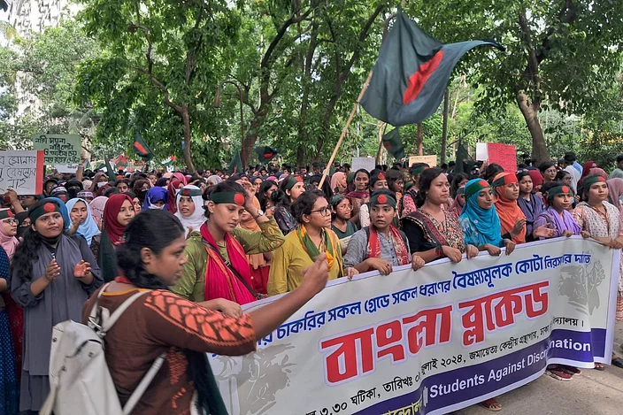 কোটাবিরোধীদের মিছিল শুরু