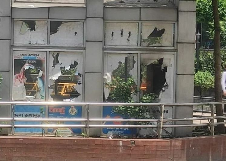 Fire at traffic police box in Banglamotor