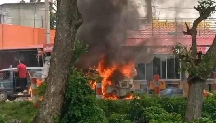 Vehicles set on Fire, Roads blocked with logs in Cumilla