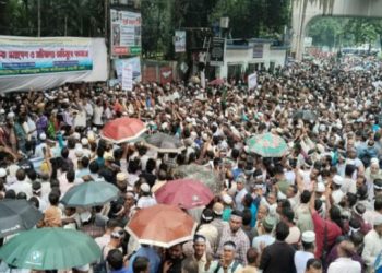 Teachers block road outside National Press Club