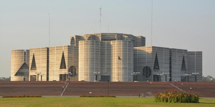 Who is capable of administering the oath to the new MPs at this situation?